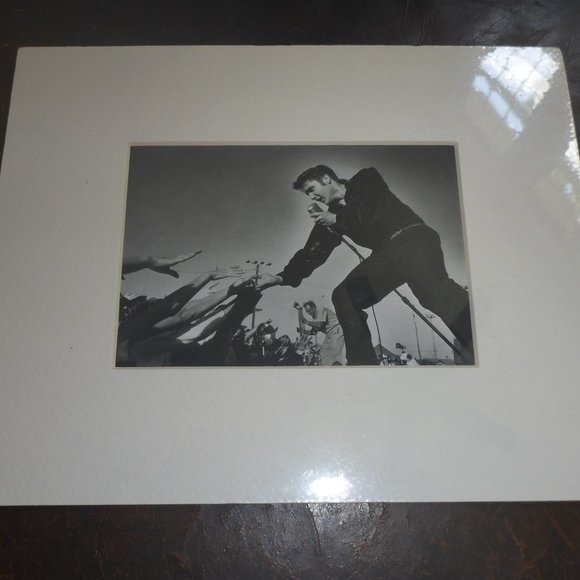 Matted Balck & White Photo Print Elvis Presley On Stage - Picture 1 of 3